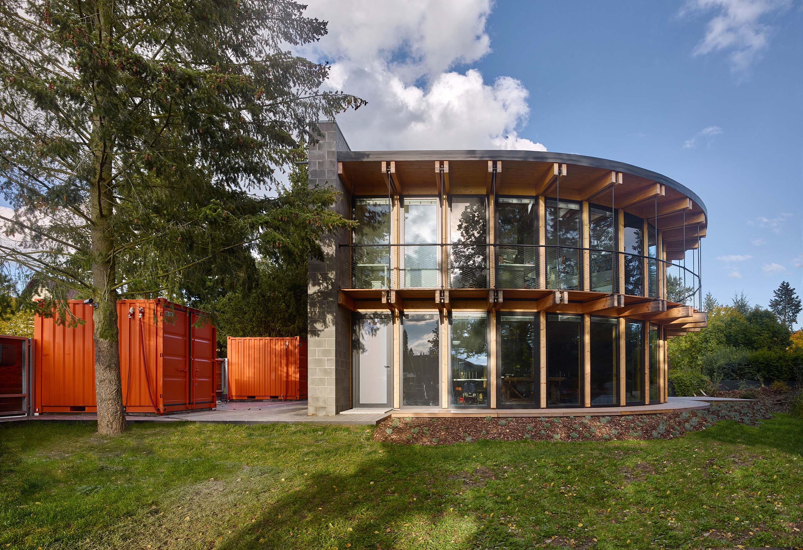 House That Opens Up to the Sun - C3GLOBE